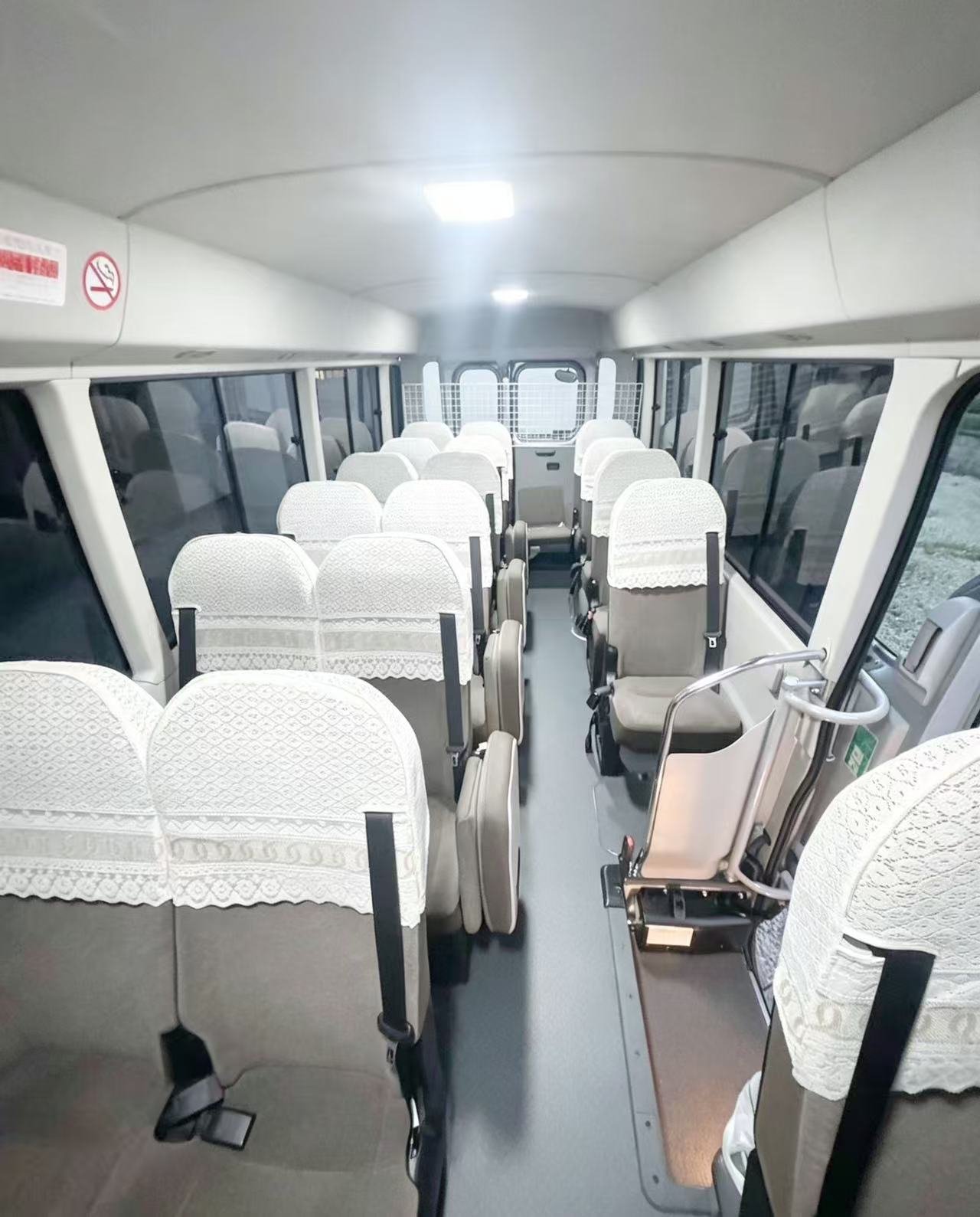 トヨタ コースター 24人乗り 車内
